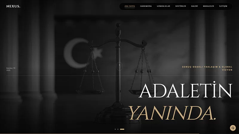 Yüksek kaliteli materyalleri ve lüks detayları yansıtan, prestijli hukuk bürosu web sitesi kapak görseli.