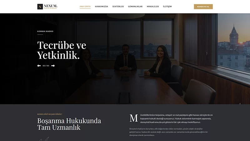 Saygınlık uyandıran klasik hatlara sahip, TBB uyumlu, güvenilir geleneksel avukat web sitesi şablonu.